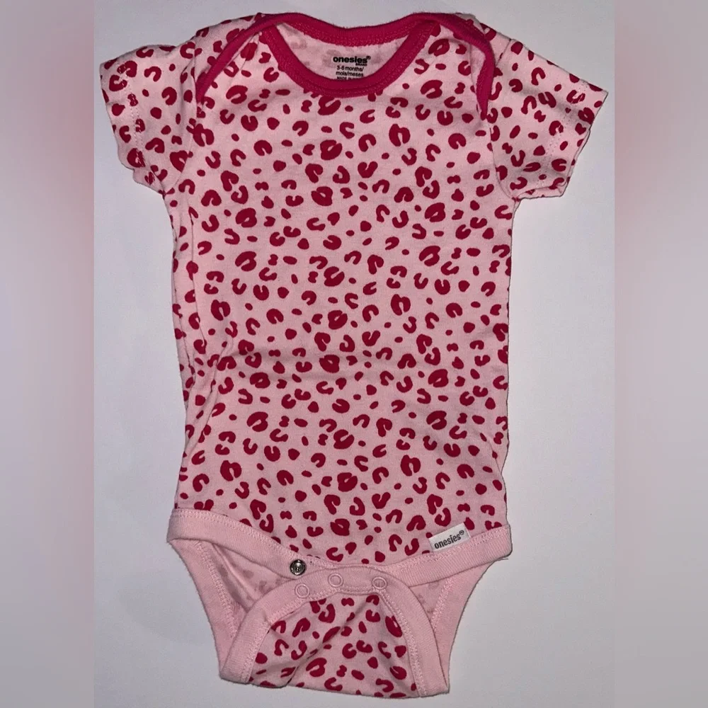 5‎ Piece Gerber Onesie Brand Baby Girl Bodysuits Size 3-6mo
